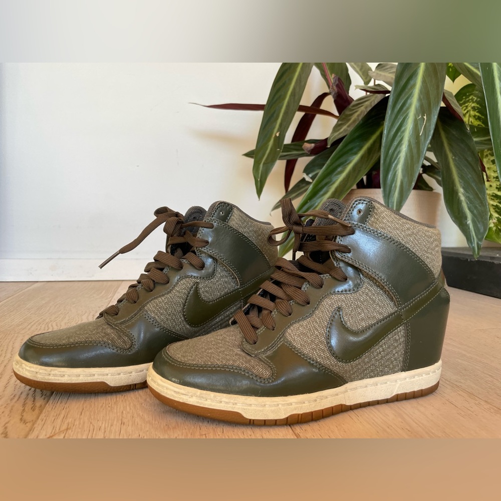 Nike women’s high top platform sneaker